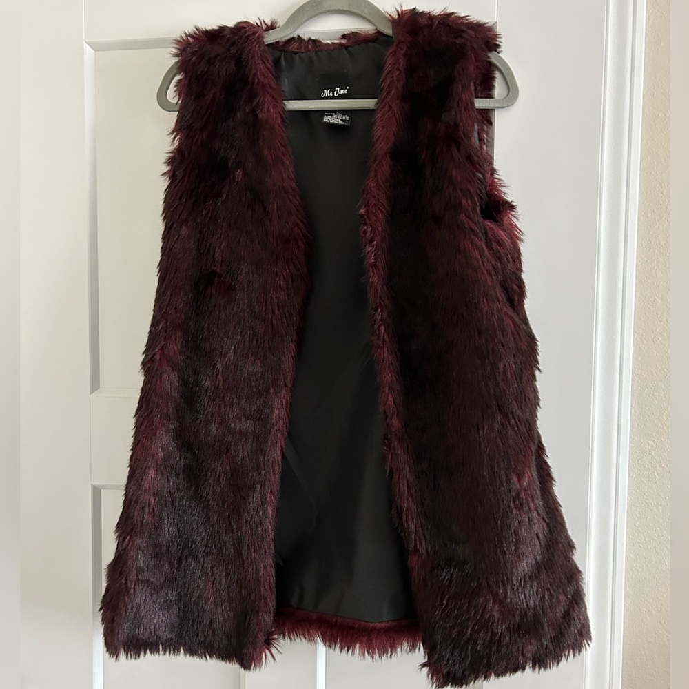 Me Jane Faux Fur Vest in Deep Burgundy